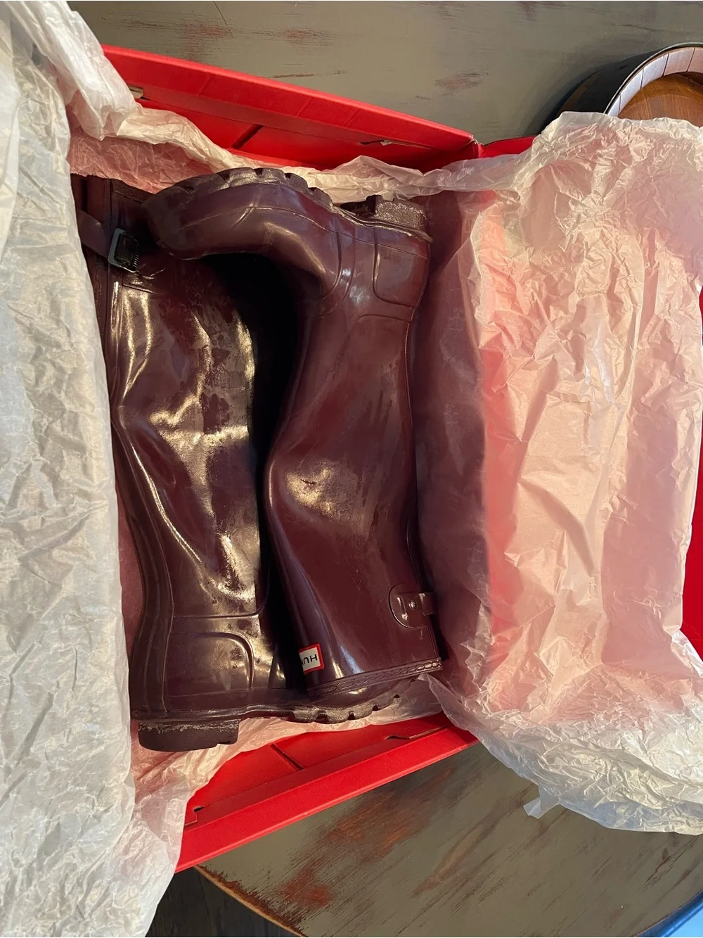 Hunter women’s rain boot burgundy 37 adjustable back -gloss!  Good used conditio